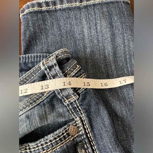 SILVER JEANS TWISTED CAPRI DISTRESSED WOMEN'S SIZE 26 See Pics For Measurements - Picture 11 of 14